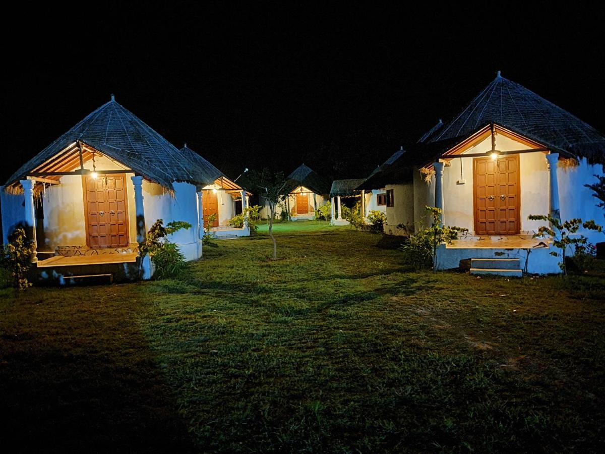 Modhera Sunrise Resort - Tents Bhungas Jungle Restaurants & Candlelight Dining Kalri Exterior foto