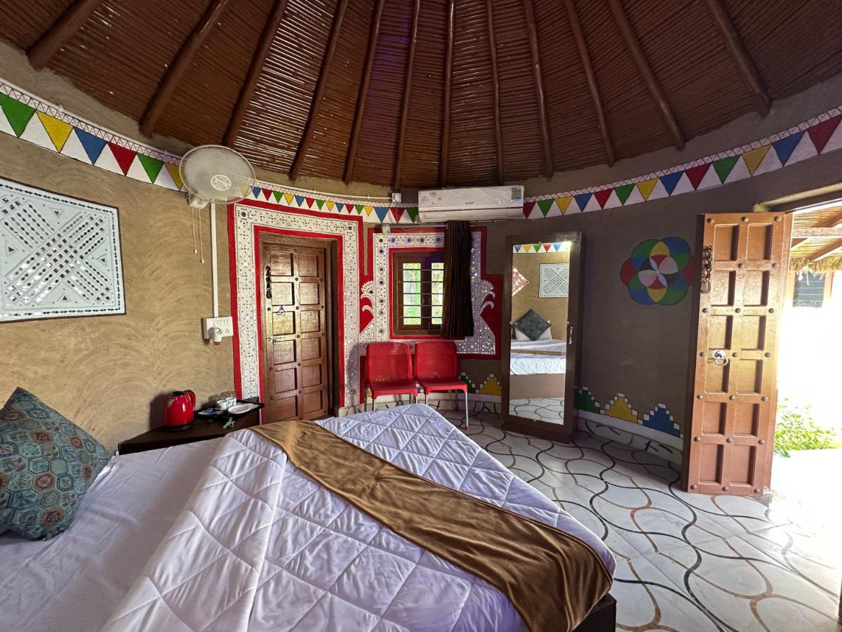 Modhera Sunrise Resort - Tents Bhungas Jungle Restaurants & Candlelight Dining Kalri Exterior foto