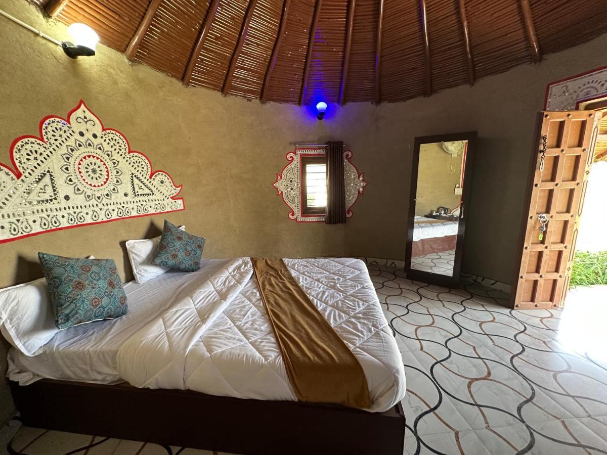 Modhera Sunrise Resort - Tents Bhungas Jungle Restaurants & Candlelight Dining Kalri Exterior foto