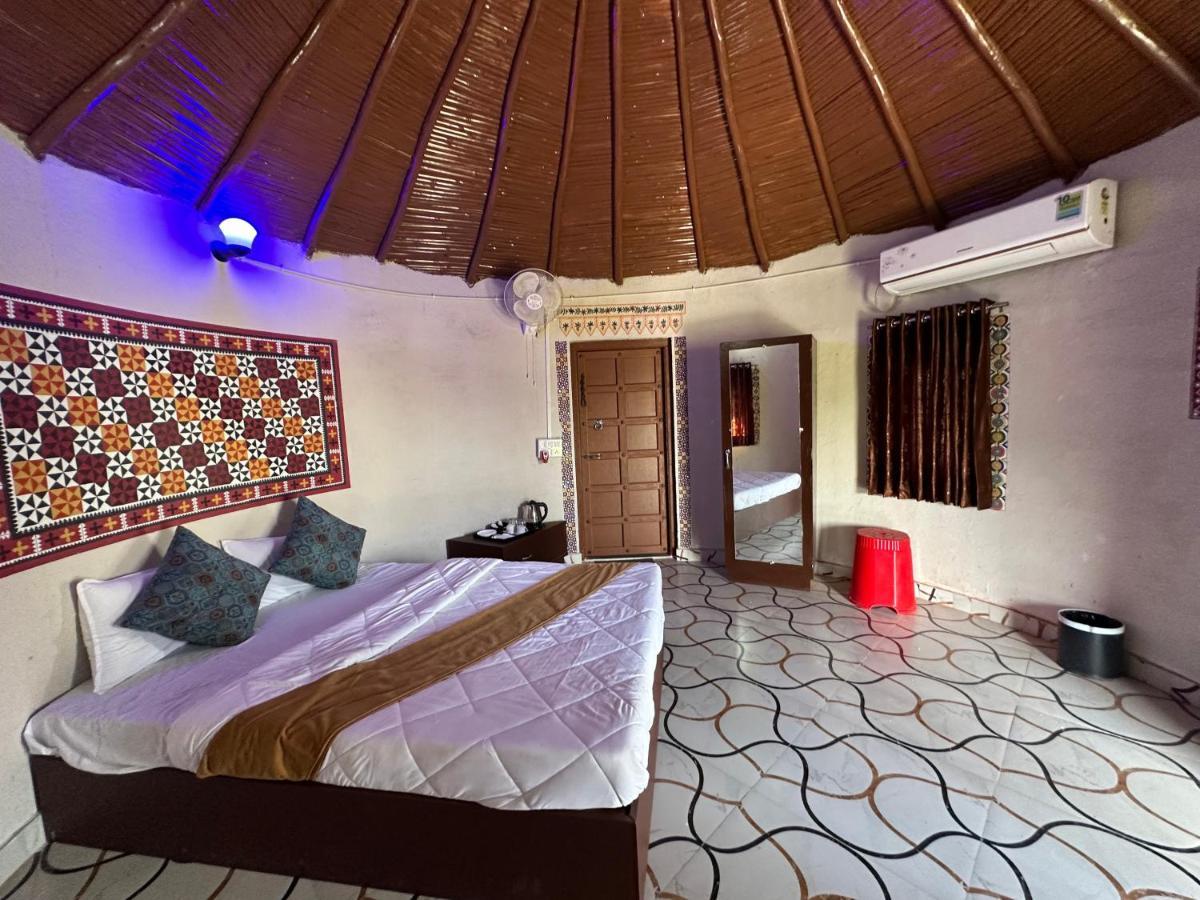 Modhera Sunrise Resort - Tents Bhungas Jungle Restaurants & Candlelight Dining Kalri Exterior foto