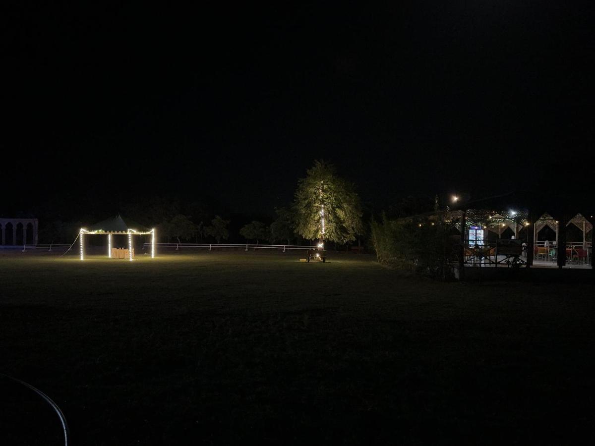 Modhera Sunrise Resort - Tents Bhungas Jungle Restaurants & Candlelight Dining Kalri Exterior foto