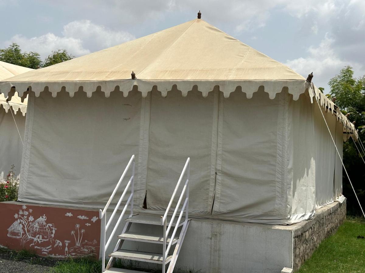 Modhera Sunrise Resort - Tents Bhungas Jungle Restaurants & Candlelight Dining Kalri Exterior foto